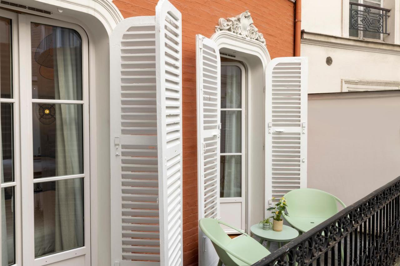 Appartamento con 2 Camere da Letto in un Tranquillo Cortile e Balcone - 60 m²